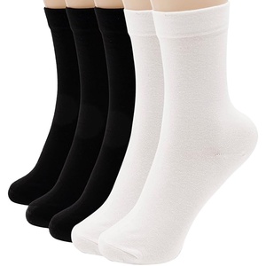 Chaussettes ras du cou pour hommes, couleur unie noir et blanc, en coton tricoté respirant, pour usage quotidien, style classique, saison automne - Product Image 1