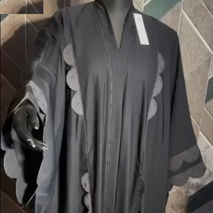 Dernière robe abaya moderne pour femmes musulmanes, style Moyen-Orient, en polyester fin et lisse, fabriquée au Pakistan - Product Image 6