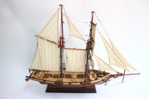 HARVEYE Barco de Madera con Acabado Natural, Modelo de Barco de Madera para Regalos de Boda, Graduación, Año Nuevo, Halloween, Barco de Vela Artesanal - Product Image 5