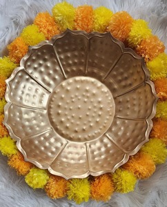 Portavelas de metal con acabado antiguo para iluminación y decoración en ocasiones festivas y celebraciones culturales - Product Image 1