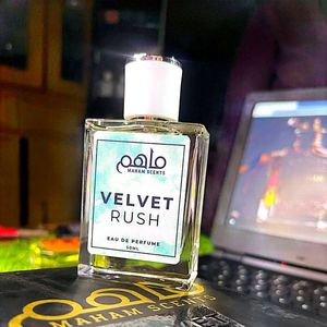 เวลเวท รัช เมน โอ เดอ ปาร์ฟูม น้ำหอมกลิ่นสดชื่นแนวทะเล ติดทนนาน บรรจุในขวดแก้วแบบสเปรย์ กลิ่นหอมสำหรับผู้ชาย ขนาด 50 มล. เหมาะสำหรับใช้ทุกวัน - Product Image 1