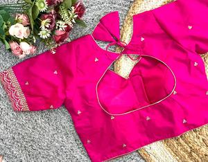 Blusa formal de verano con cuello en V, diseño frontal abierto con un hermoso patrón de recortes y pegados, la blusa tiene bordado de lentejuelas y trabajo de jari. - Product Image 5