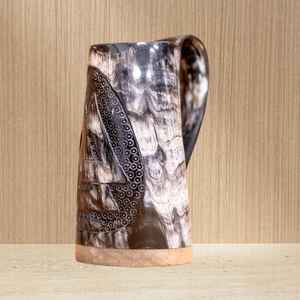 Auténtica Jarra de Cuerno de Buey Hecha a Mano, Estilo Vikingo, con Asa - Product Image 1