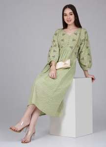 Robe longue unie à col en V, de haute qualité, avec logo personnalisé, style été pour femmes, robe ample en coton et lin, manches mi-longues, décontractée - Product Image 3