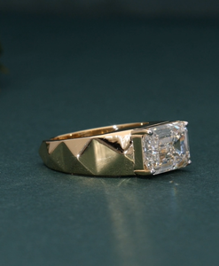 Anillo de Compromiso con Diamante Corte Esmeralda, Oro Sólido de 14K, Clásico para Mujer, Diamante Cultivado en Laboratorio con Certificación IGI - Product Image 5