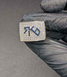 Anillo de Moissanita de Plata de Ley con Acentos Azules, Anillo de Banda Pavé, Joyería de Lujo para Hombre, Anillo de Moda Audaz Estilo Hip Hop, Regalo - Product Image 1
