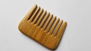 Mini peigne en bambou – Peigne démêlant pour cheveux, écologique et élégant, idéal pour les voyages - Product Image 4