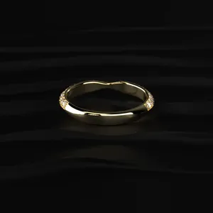 Bague de mariage solitaire en or jaune avec diamant de laboratoire incurvé, luxe certifié IGI. - Product Image 5