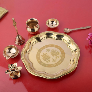 Hochwertiges Metall-Pooja-Thali-Set mit Graviertem Lakshmi-Ganesh-Design in Goldausführung, Gebetsplatte mit Traditioneller Diya-Glocke und Kalash - Product Image 1