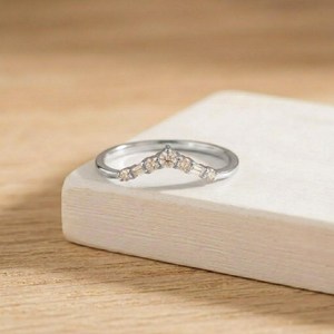 Bague minimaliste empilable en or massif 10K 14K 18K, avec 5 pierres rondes et 2 pierres baguette coniques en forme de V, clarté E, certifiée IGI VVS - Product Image 1