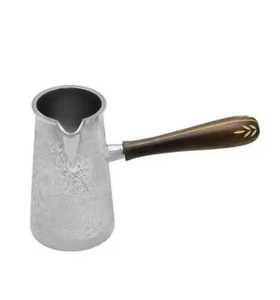 Cafetière turque en laiton martelé, Ibrik Cezve traditionnel avec longue poignée en bois, pour cuisinière - Product Image 3