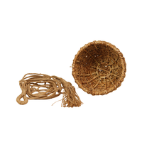 Panier suspendu en jonc de mer écologique fait main avec support en macramé de jute et pompon – Vente en gros