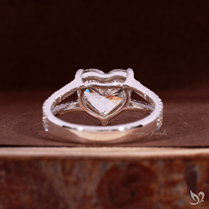 Bague de fiançailles en or blanc 10K avec diamant de laboratoire 3 carats en forme de cœur, double pavé, bande fendue, certifiée IGI - Product Image 3