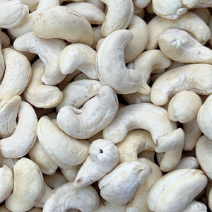 เม็ดมะม่วงหิมพานต์ดิบคุณภาพสูงขายส่ง มะม่วงหิมพานต์ขายส่ง ส่งออกไปยังสหรัฐอเมริกา สหภาพยุโรป และตะวันออกกลาง - Product Image 1