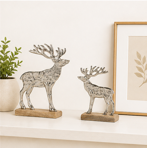 Escultura de reno de aluminio de alta calidad sobre base de madera, figuras de ciervo plateadas hechas a mano para decoración de estilo invernal. - Product Image 4
