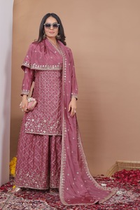 Ensemble Sharara indien pakistanais magnifique et design en tissu Chinon, idéal pour les fêtes, les mariages, les occasions royales, traditionnelles et décontractées. - Product Image 3