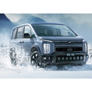 Fourgonnette 4x4 robuste avec capacité et polyvalence tout-terrain inspirées de la Mitsubishi Delica - Product Image 2