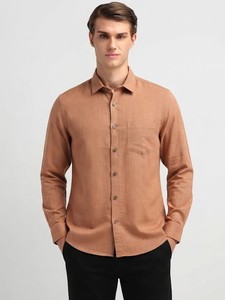 เสื้อเชิ้ตผู้ชายสีน้ำตาลเทอร์ราคอตต้า ผ้าฝ้ายเนื้อนุ่ม ระบายอากาศได้ดี แขนยาว ปกคอเสื้อพับได้ สวมใส่สบายในฤดูร้อน - Product Image 1