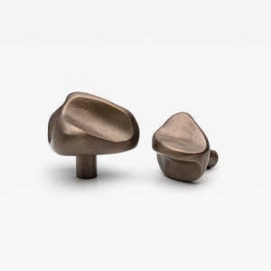 Pomo de Gabinete Minimalista de Bronce, Forma Novedosa, Tirador Duradero para Muebles, Cocina, Hotel, Almacenamiento, Armario, Moderno, Ecológico, Antioxidante - Product Image 1