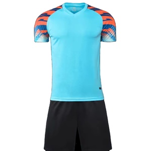 Ensemble maillot et short de football personnalisés 100 % polyester sublimé, séchage rapide, respirant, manches courtes, uniforme d'entraînement d'équipe - Product Image 4