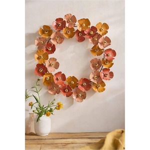 Elegante Corona de Metal Dorada con Acentos de Perlas, Corona Botánica Rústica de Latón, Adorno Decorativo para Pared - Product Image 3