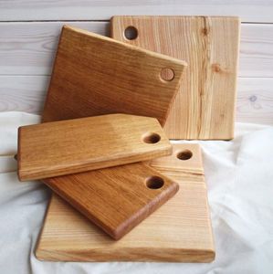 Planche à découper en bois faite à la main pour la préparation des légumes, des fruits, de la viande, du pain et des aliments - Product Image 1