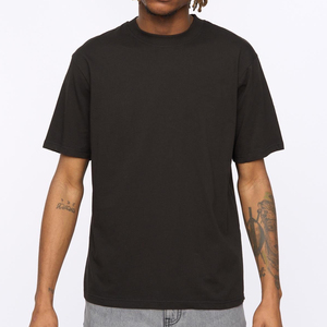 Camiseta de algodón negra para hombre, cuello redondo, manga corta, corte regular, informal, color liso, diseño de punto teñido. - Product Image 1
