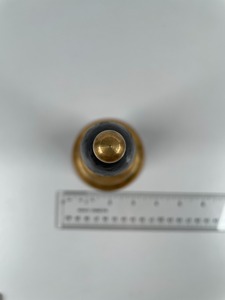 Cloche à main élégante et stylée en laiton avec manche en bois pour annonces, usage festif et son clair et lisse – Cloche à main en laiton de style nautique - Product Image 4