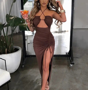 Robe moulante mi-longue sexy à encolure croisée, taille haute, fente, froncée, sans manches, couleur unie, pour soirée d'été - Product Image 3