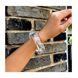 Bracelet jonc en résine acrylique transparente 100 % fait main, style vintage unisexe, sans nickel, sans plomb, design unique, tendance pour les fêtes - Product Image 1