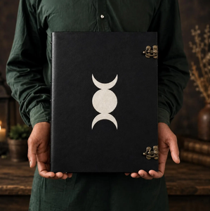 Diario de Cuero Triple Luna, Diario Hechizado Hecho a Mano, Libro de Sombras Gótico, Diario Wiccano, Cuaderno Pagano, Grimorio, Espiritual - Product Image 1