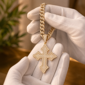 Joyería de Moda Hip Hop con Moissanita, Colgante de Cruz con Diamantes Redondos Chapado en Oro Amarillo de 14K para Hombre - Product Image 5