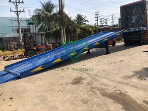 Suministro de rampa para montacargas de 10 toneladas, rampa de carga móvil, práctica combinada con suelo de contenedor, Vietnam, 1 año de garantía - Product Image 2