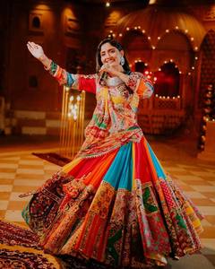 Ensemble ethnique pour femme en coton mousseline, Lehenga Choli avec dupatta en dentelle, imprimé numérique et travail miroir, longueur ras du sol, pour mariage, fête et Diwali - Product Image 2