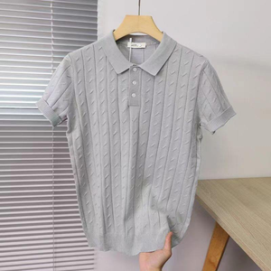 Nouveau T-shirt de golf pour homme tendance, écoresponsable, à blocs de couleur, col en V, texture jacquard élastique, coupe ajustée, manches courtes, tricoté - Product Image 4