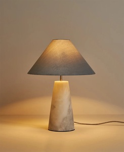 Lampe de table en marbre blanc de luxe avec base conique en pierre, abat-jour conique contemporain, éclairage d'ambiance doux et décoration haut de gamme - Product Image 5
