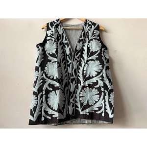 Chaleco de Algodón Personalizable de Alta Calidad con Bordado Floral Suzani, Estilo Boho Vintage, Regalo para Ella - Product Image 4