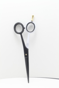 Ensemble de 2 ciseaux de barbier Picas, revêtement en titane noir, ciseaux à cheveux en acier inoxydable avec design décoratif en strass - Product Image 3