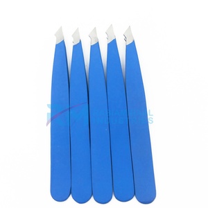 Pinza para cejas RMI Silver personalizada, color azul mate con recubrimiento en polvo y punta combinada. - Product Image 1