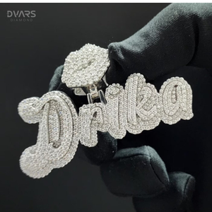 Pendentif personnalisé en argent sterling 925 avec lettres initiales, serti de moissanite VVS glacée, style luxueux, certifié GCI & IDGL, sertissage griffe, unisexe - Product Image 2