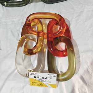 Colorido y Grande Adorno de Pared de Resina Epoxi Transparente Ecológico con Diseño de Búho Ángel Modelado a Mano y Eslabones de Cadena - Product Image 1