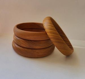 Bracelet en bois classique fait main, forme ronde lisse, couleur bois naturel, bijoux sur mesure par AFZA ENTERPRISES - Product Image 4