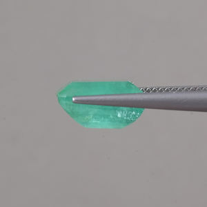 Esmeralda Verde Natural Certificada por IGI, Corte Octogonal de 6.77 Quilates, 12x10mm, Tallada a Mano, Pulida, Encerada/Aceitada, Excelente Brillo - Product Image 2