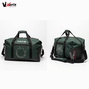 Sac de sport pliable léger et imperméable de luxe pour homme, grand format, avec logo personnalisé sublimé, haute qualité, idéal pour la gym, les voyages et les activités sportives. - Product Image 4