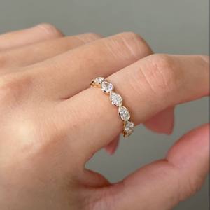 แหวนเพชรทรงลูกแพร์ 15 เม็ด ฝังแบบไซด์เวย์ ขอบทองคำแท้ 14K สีเหลือง ประดับเพชรแล็บโกรว์ ครึ่งวงนิรันดร์ - Product Image 3