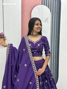 Lehenga-Blusa-Dupatta de crepé de seda pesado con bordado de hilo y lentejuelas y borde con motivos animales, listo para usar, proveedor indio. - Product Image 2