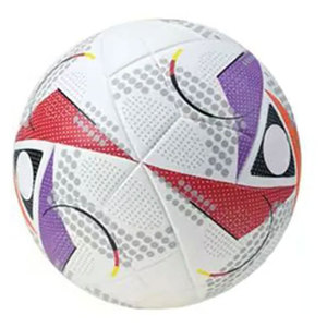 Ballon de football de taille 5 de qualité supérieure, personnalisé pour l'entraînement et les matchs, avec une construction thermosoudée robuste pour les compétitions – Fabriqué au Pakistan - Product Image 2