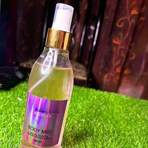 สเปรย์น้ำหอมสำหรับผู้หญิง ขนาด 300 มล. ขวด PET หัวปั๊มสีทอง กลิ่นหอมติดทนนาน ระงับกลิ่นกาย ให้ความสดชื่นแก่ผิว - Product Image 4