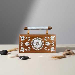 Pochette élégante en bois avec incrustation de nacre, style designer, surface polie de luxe, pour la mode nuptiale moderne et les festivals - Product Image 1