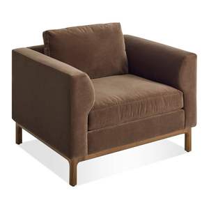 Sillón Minimalista con Patas de Madera de Teca Sólida y Cojín Tapizado en Color Marrón Suave para un Interior de Sala de Estar Elegante - Product Image 1